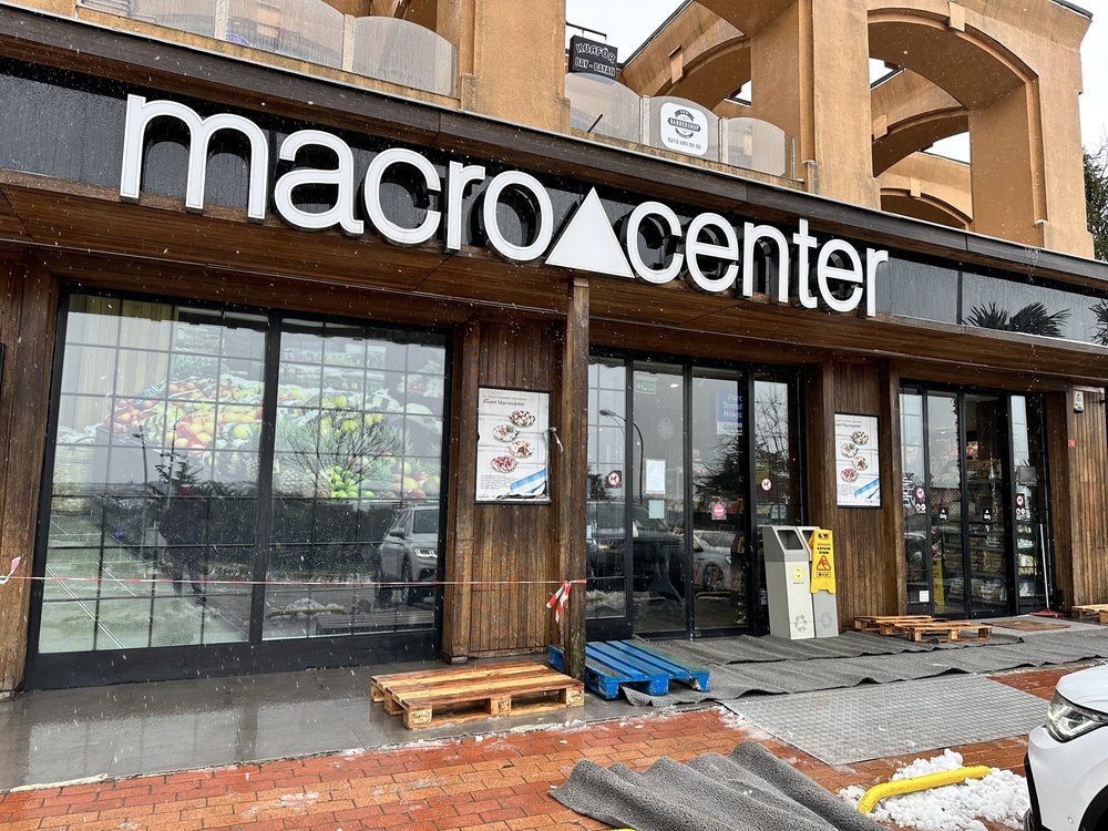 Macrocenter