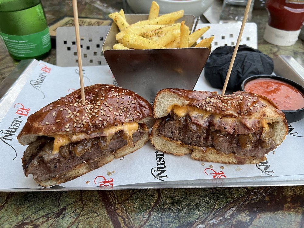 Nusr-Et Burger